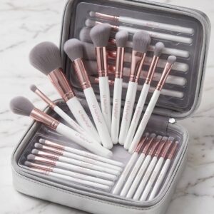 Brochas de maquillaje con neceser